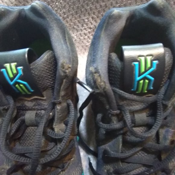 Kyrie Obsidian Sneakers from Nike. Men's size 9 - Picture 5 of 5